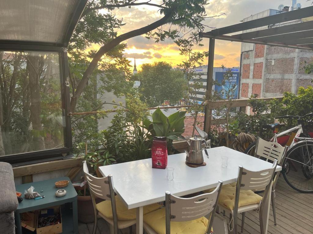 Central Apartment Kadikoy Terrace Bbq Close 2 Block Ferry Bull Metro Nighlife Istanbul Exterior foto