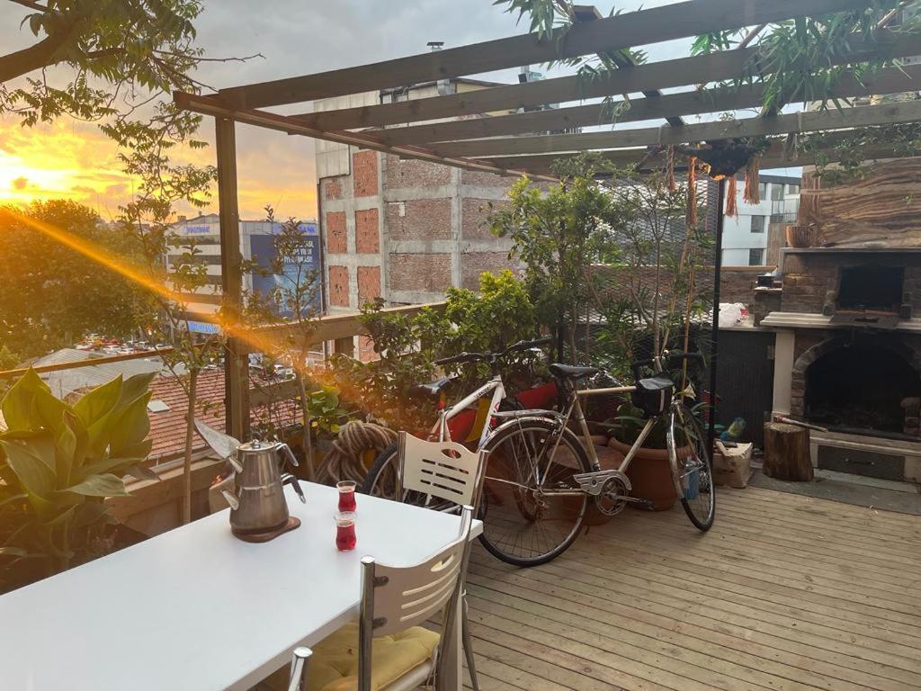 Central Apartment Kadikoy Terrace Bbq Close 2 Block Ferry Bull Metro Nighlife Istanbul Exterior foto